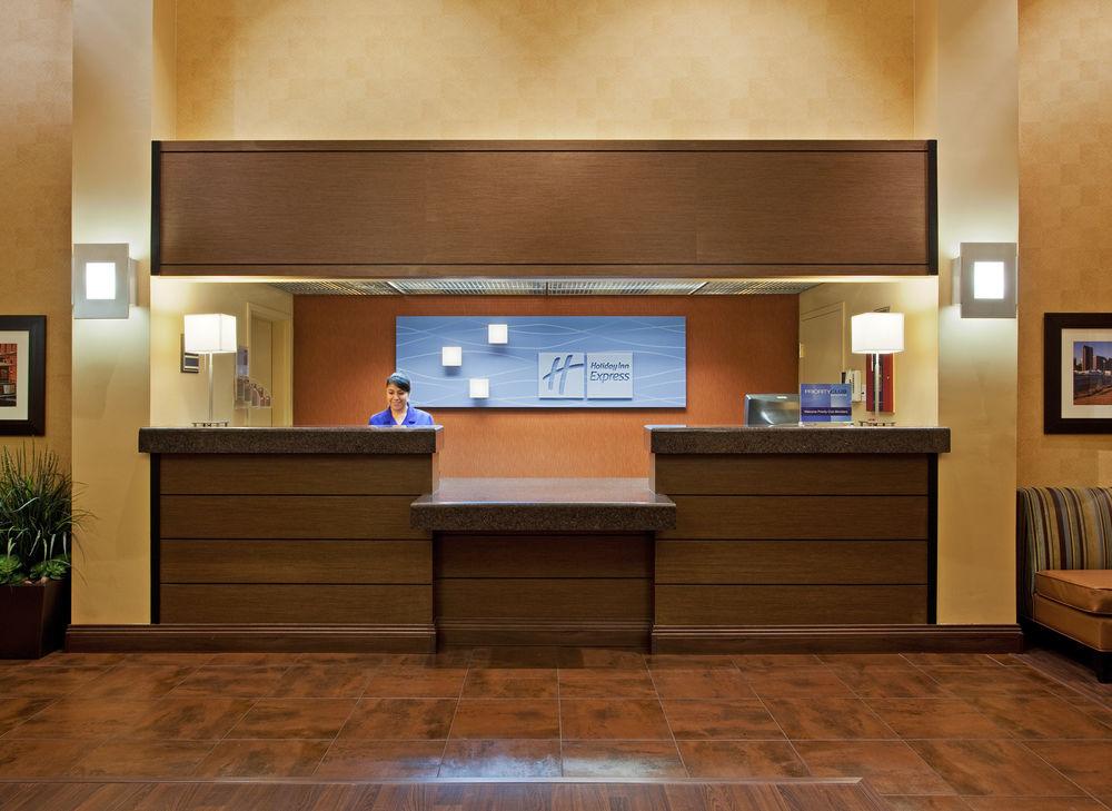 Holiday Inn Express Hotel & Suites Belmont By Ihg Εξωτερικό φωτογραφία