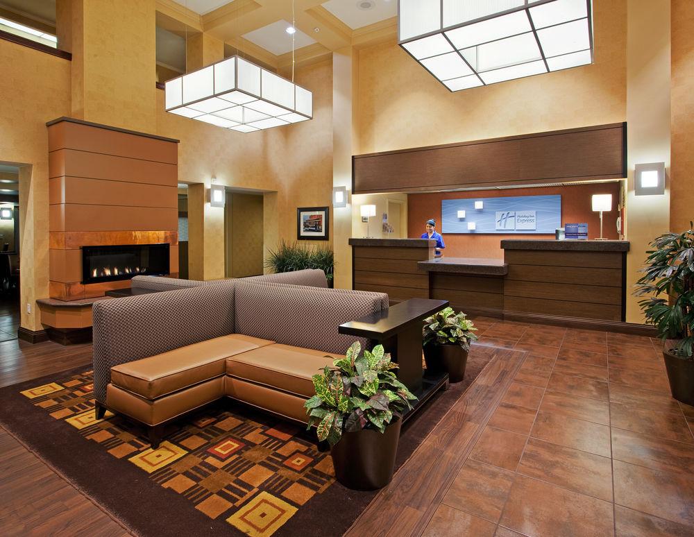 Holiday Inn Express Hotel & Suites Belmont By Ihg Εξωτερικό φωτογραφία