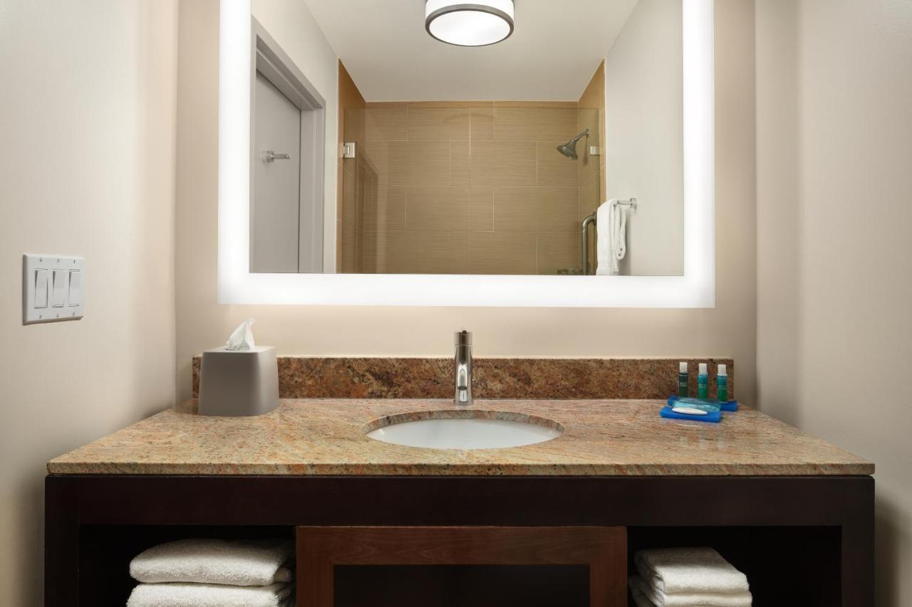 Holiday Inn Express Hotel & Suites Belmont By Ihg Εξωτερικό φωτογραφία