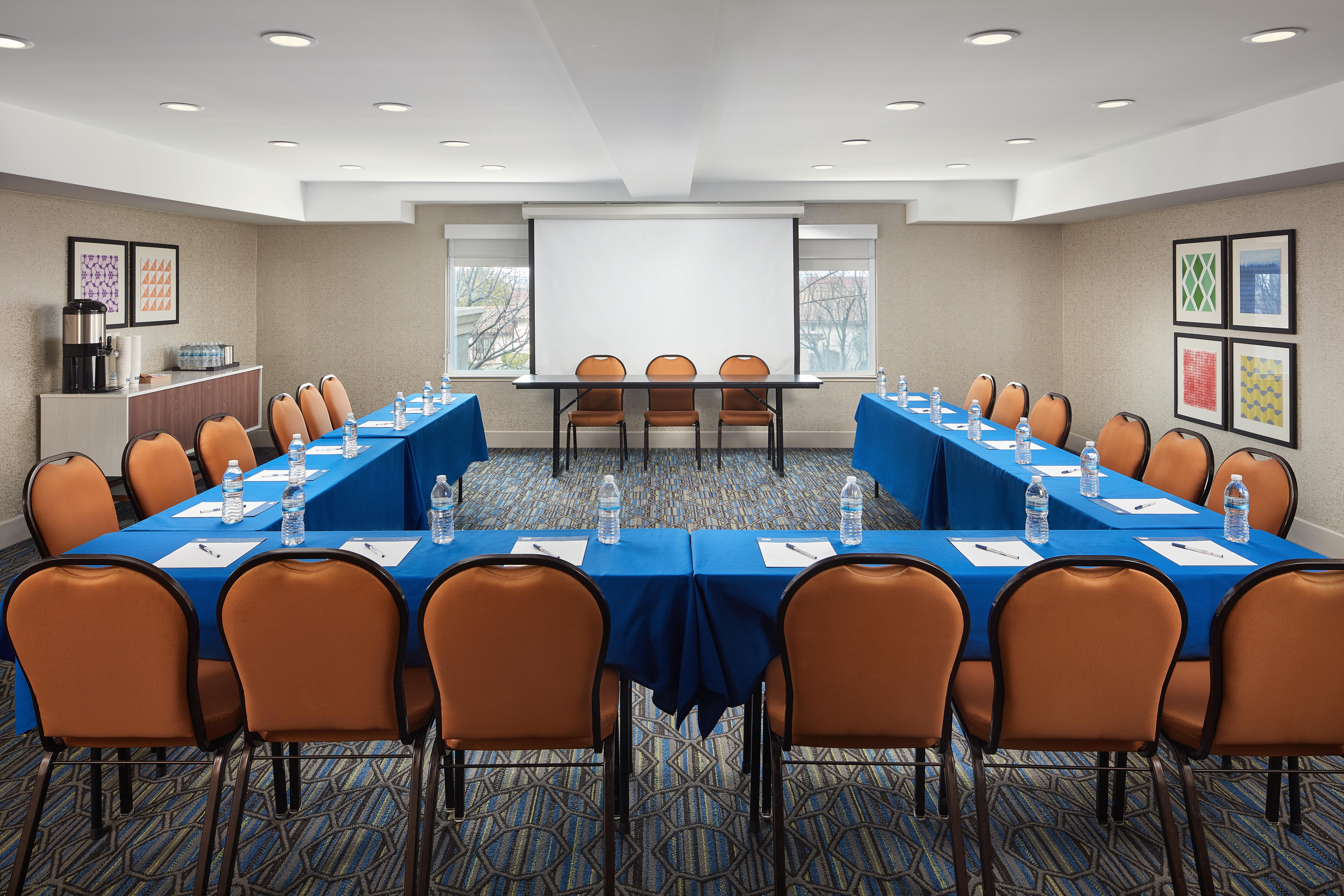 Holiday Inn Express Hotel & Suites Belmont By Ihg Εξωτερικό φωτογραφία
