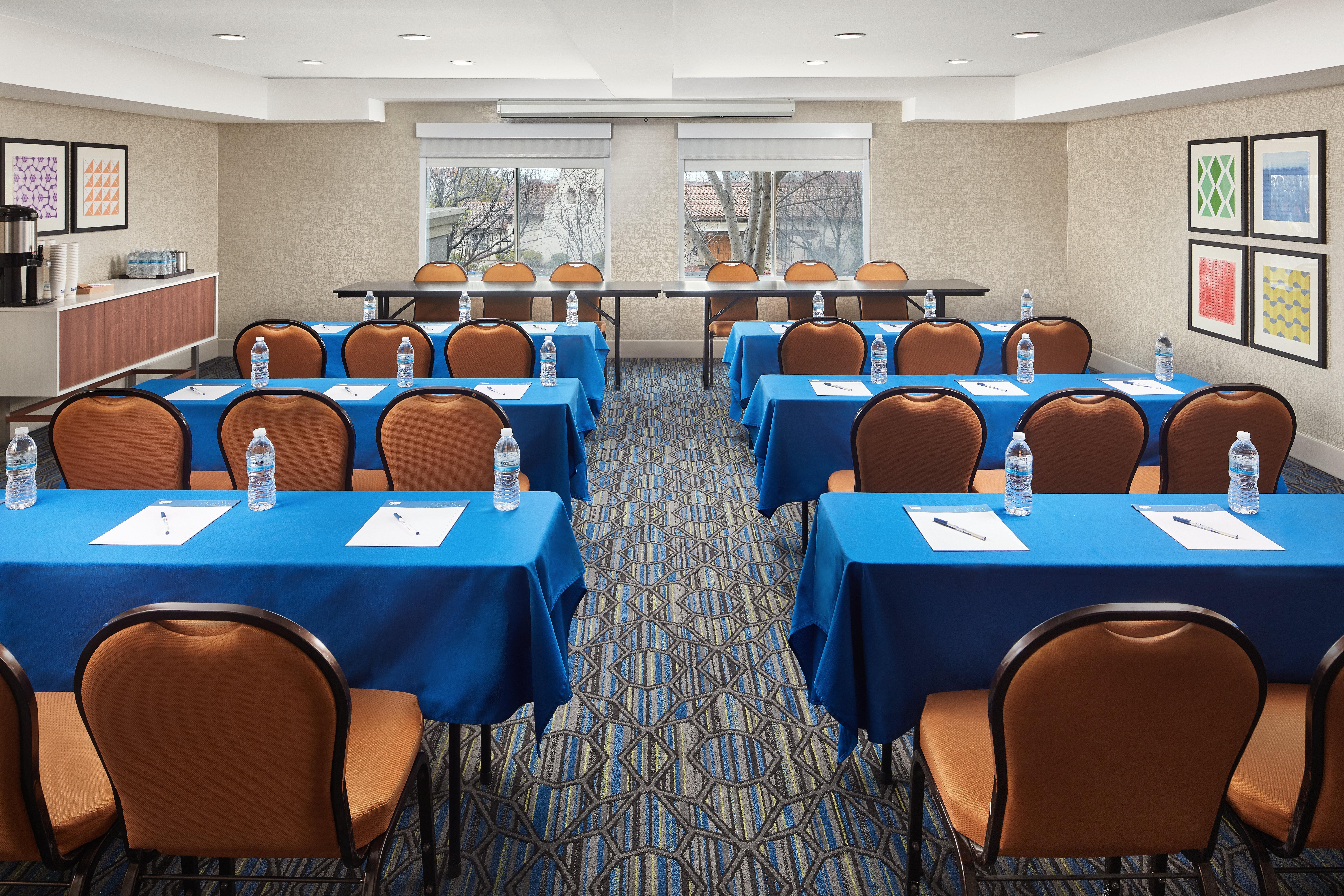 Holiday Inn Express Hotel & Suites Belmont By Ihg Εξωτερικό φωτογραφία