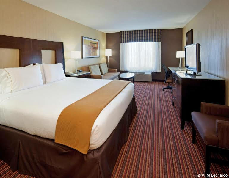 Holiday Inn Express Hotel & Suites Belmont By Ihg Εξωτερικό φωτογραφία