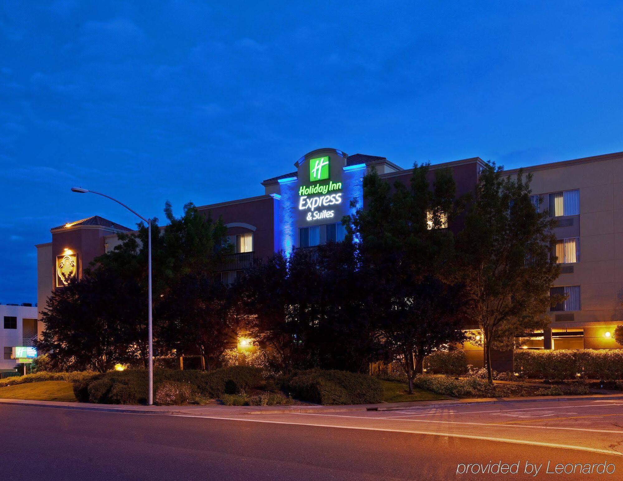 Holiday Inn Express Hotel & Suites Belmont By Ihg Εξωτερικό φωτογραφία
