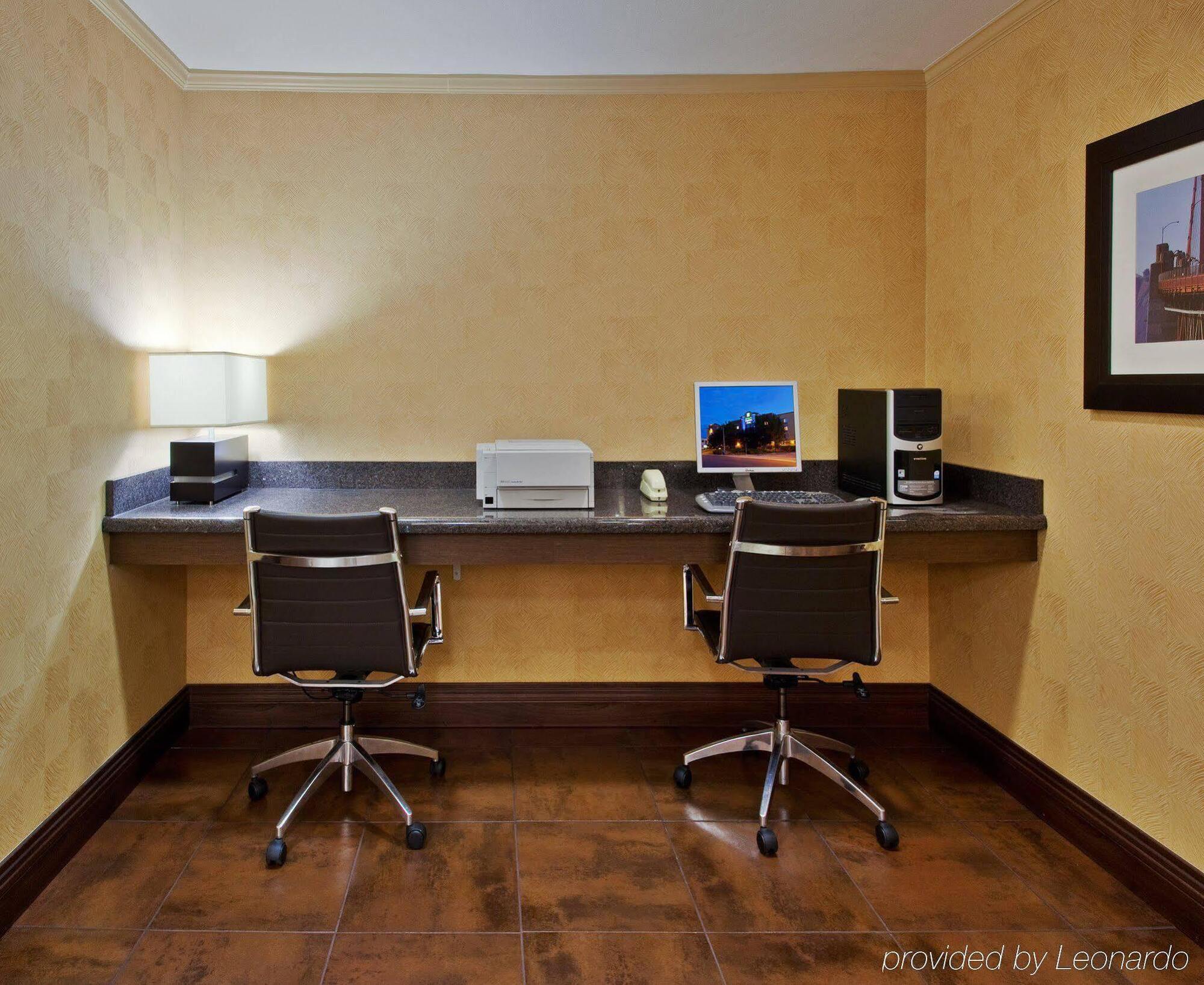Holiday Inn Express Hotel & Suites Belmont By Ihg Εξωτερικό φωτογραφία